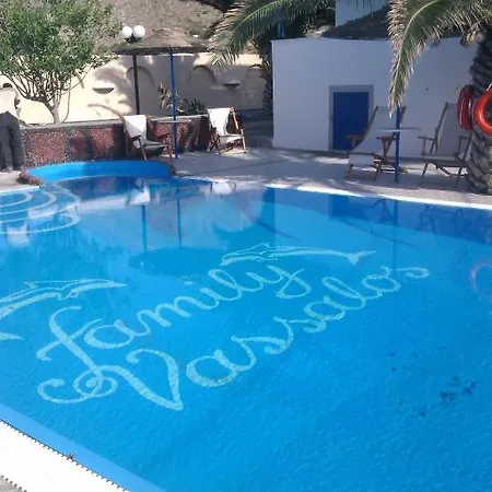 Family Vassalos * Perissa (Santorini)